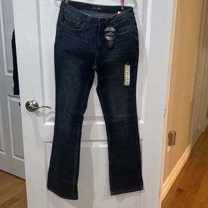 ***NEW WITH TAGS - NEVER WORN ***
Lee Regular fit boot cut blue jeans size 6